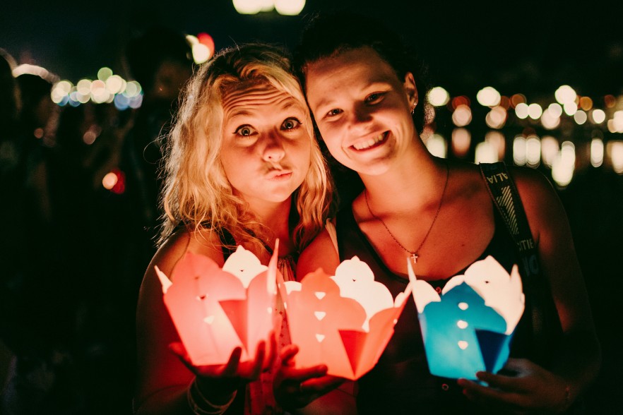 Vietnam i-to-i TEFL interns with lanterns