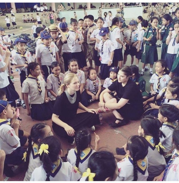 Teacher Becca with smiling pupils in Thailand 