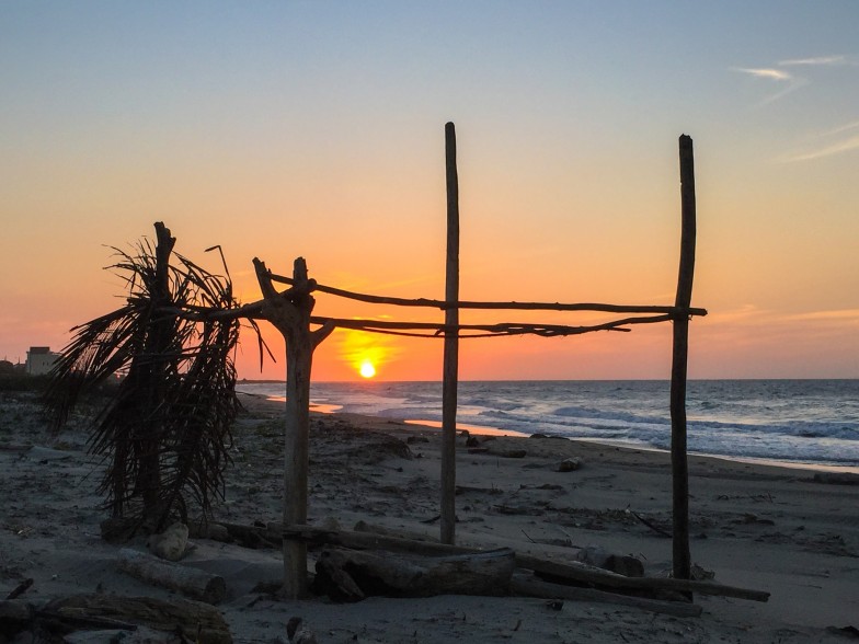 Sun setting on the horizon in Santa Veronica