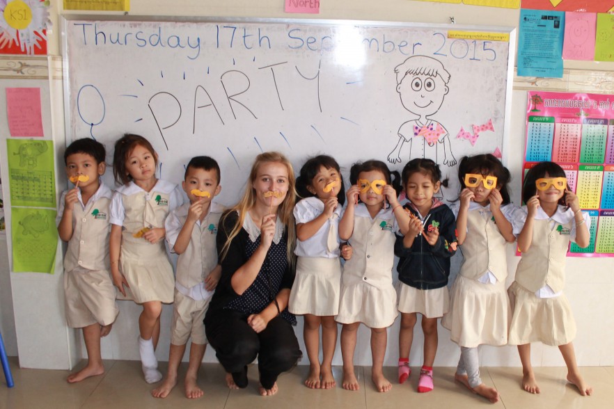 TEFL students in classroom ready to learn
