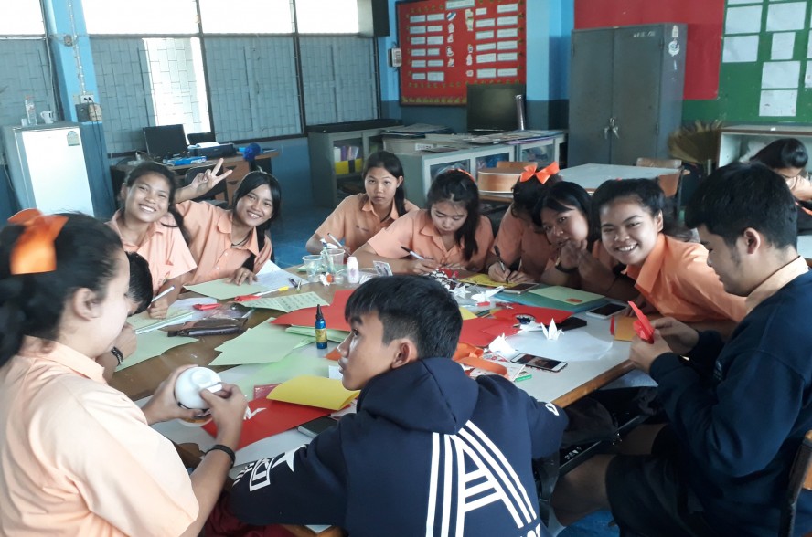 Teaching in a Thai classroom