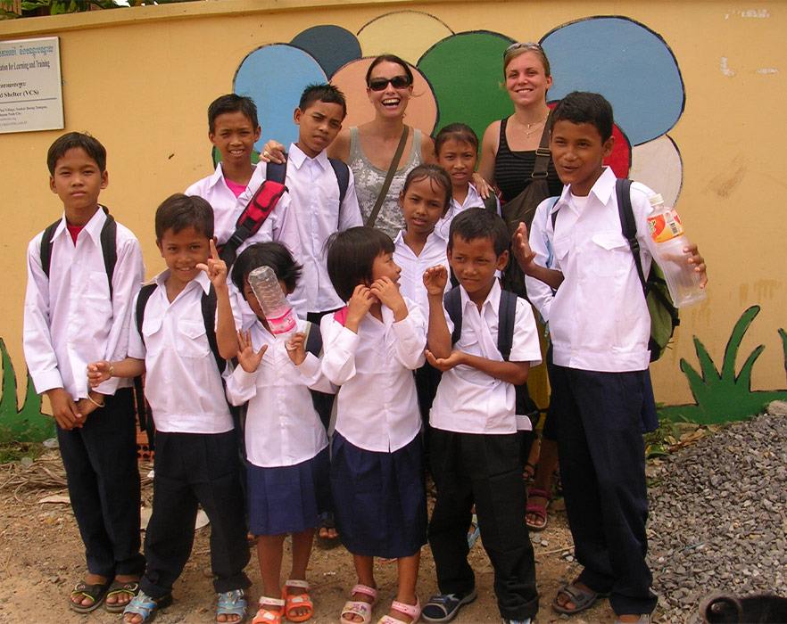 Volunteer TEFL teachers with Cambodian students