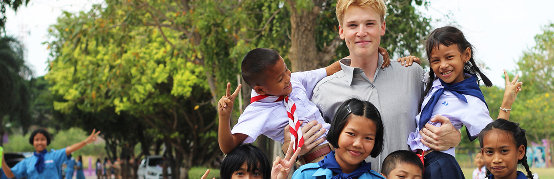 quy together with this thai students