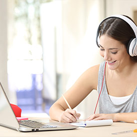 lady completing a TEFL certification