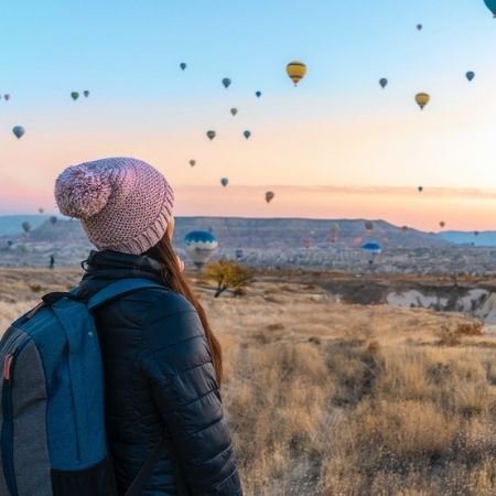 girl looking at hot air balloons