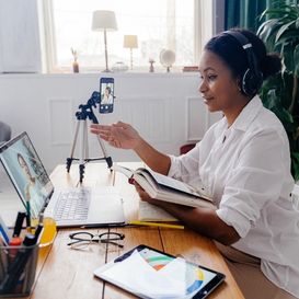 woman doing a live TEFL lesson online