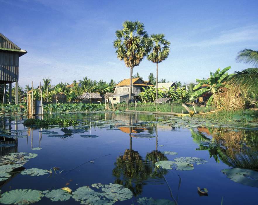 floating village in cambodia