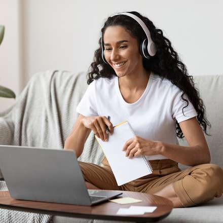 WOMAN LEARNING ONLINE